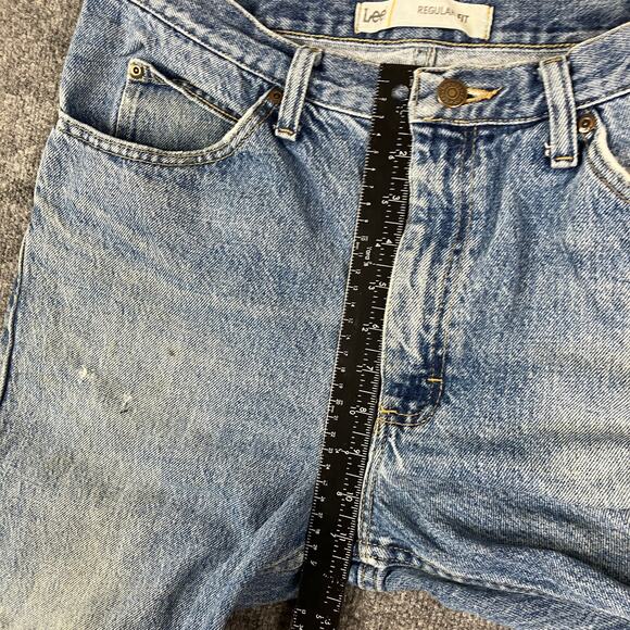 Lee Jeans Mens Size34 Regular Fit Light Wash Distressed StraightLeg DenimVintage - Picture 4 of 9